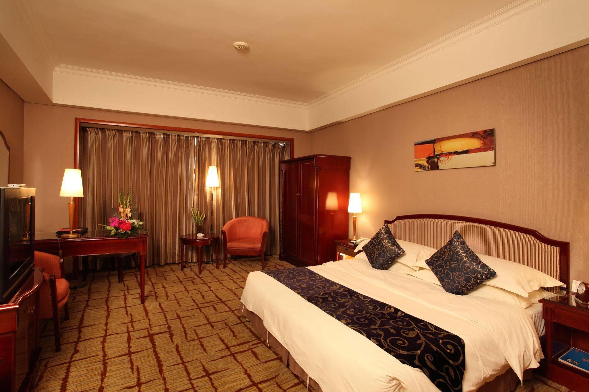 ז'נגז'ו Weilai Conifer Hotel מראה חיצוני תמונה