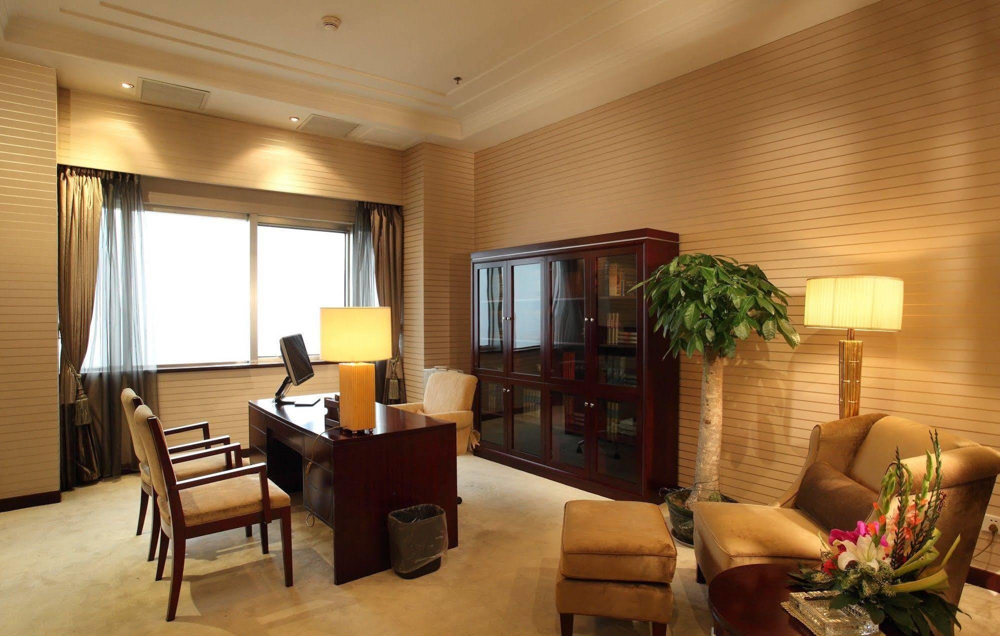 ז'נגז'ו Weilai Conifer Hotel מראה חיצוני תמונה