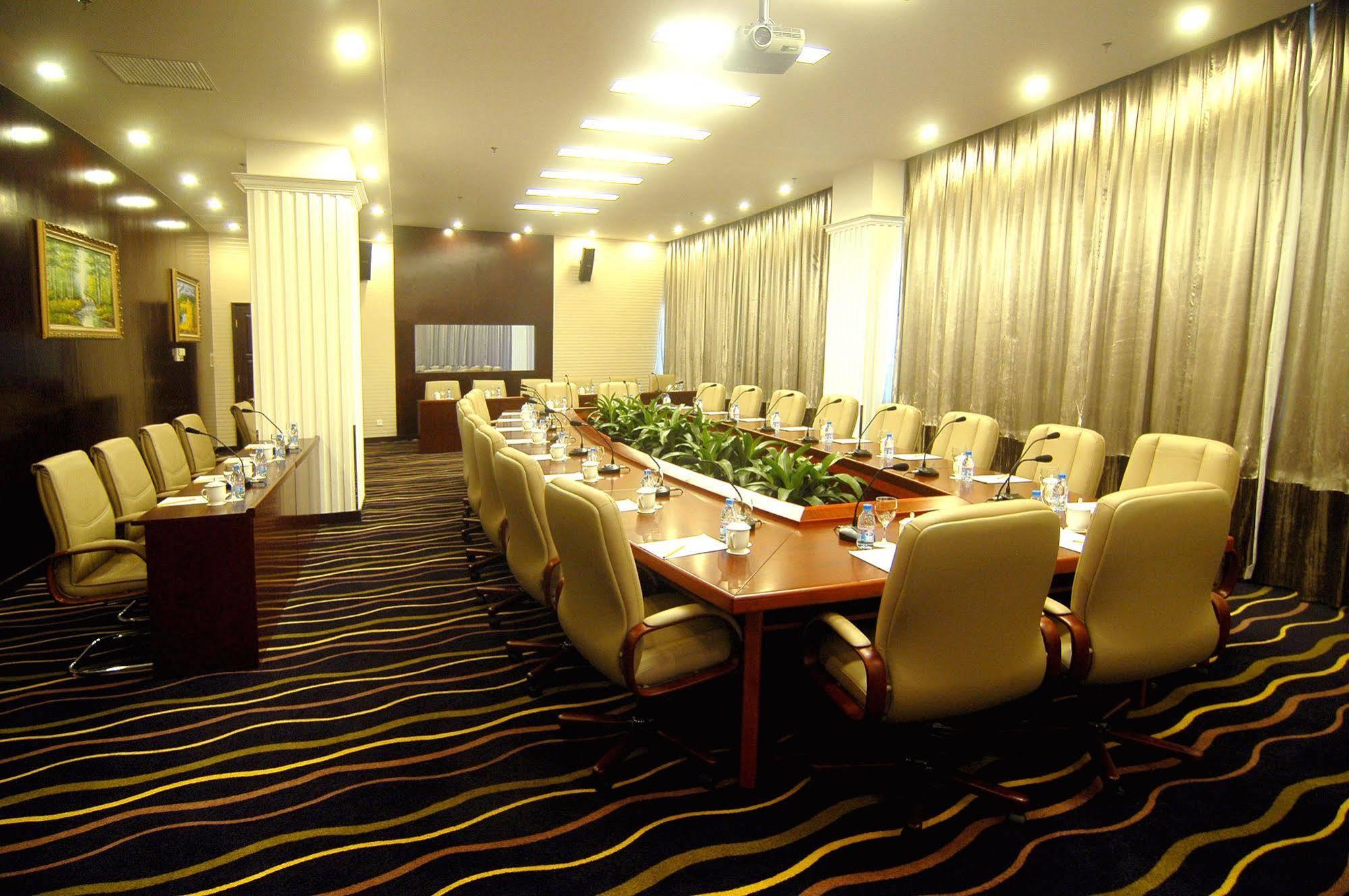 ז'נגז'ו Weilai Conifer Hotel מראה חיצוני תמונה