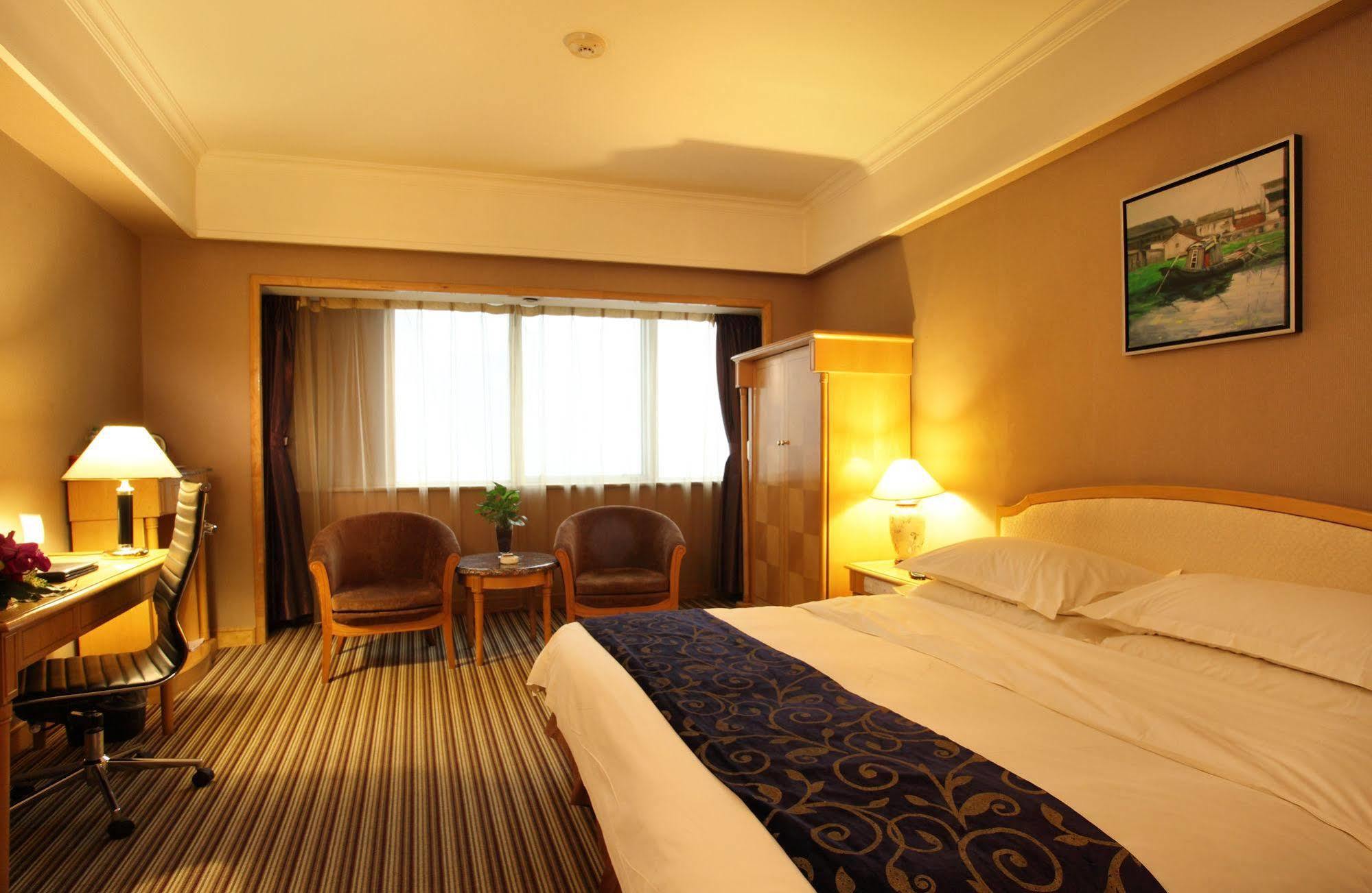 ז'נגז'ו Weilai Conifer Hotel מראה חיצוני תמונה