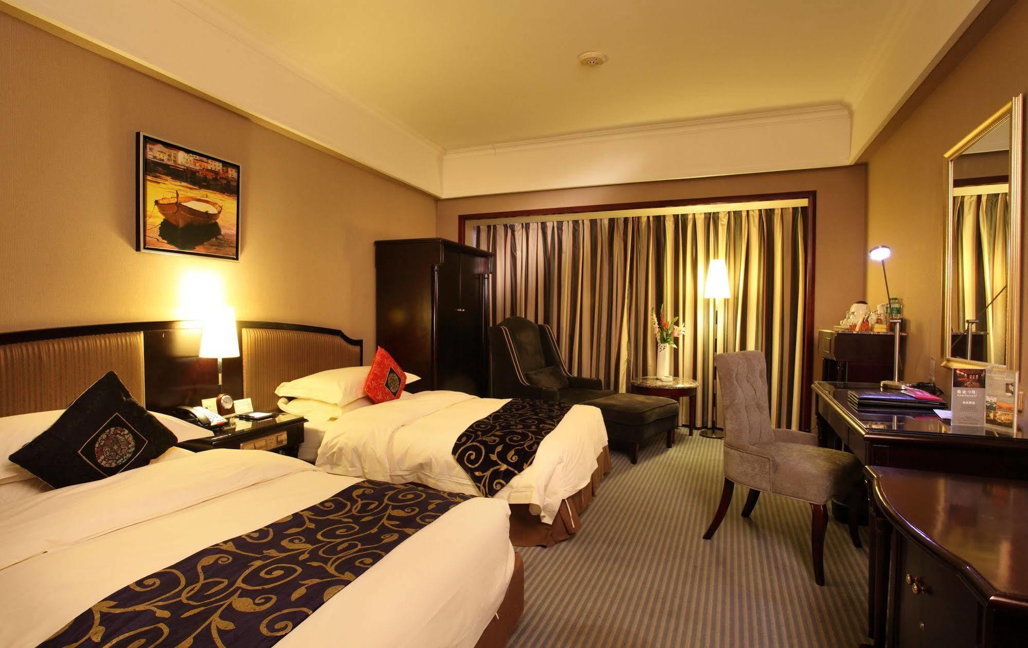 ז'נגז'ו Weilai Conifer Hotel מראה חיצוני תמונה