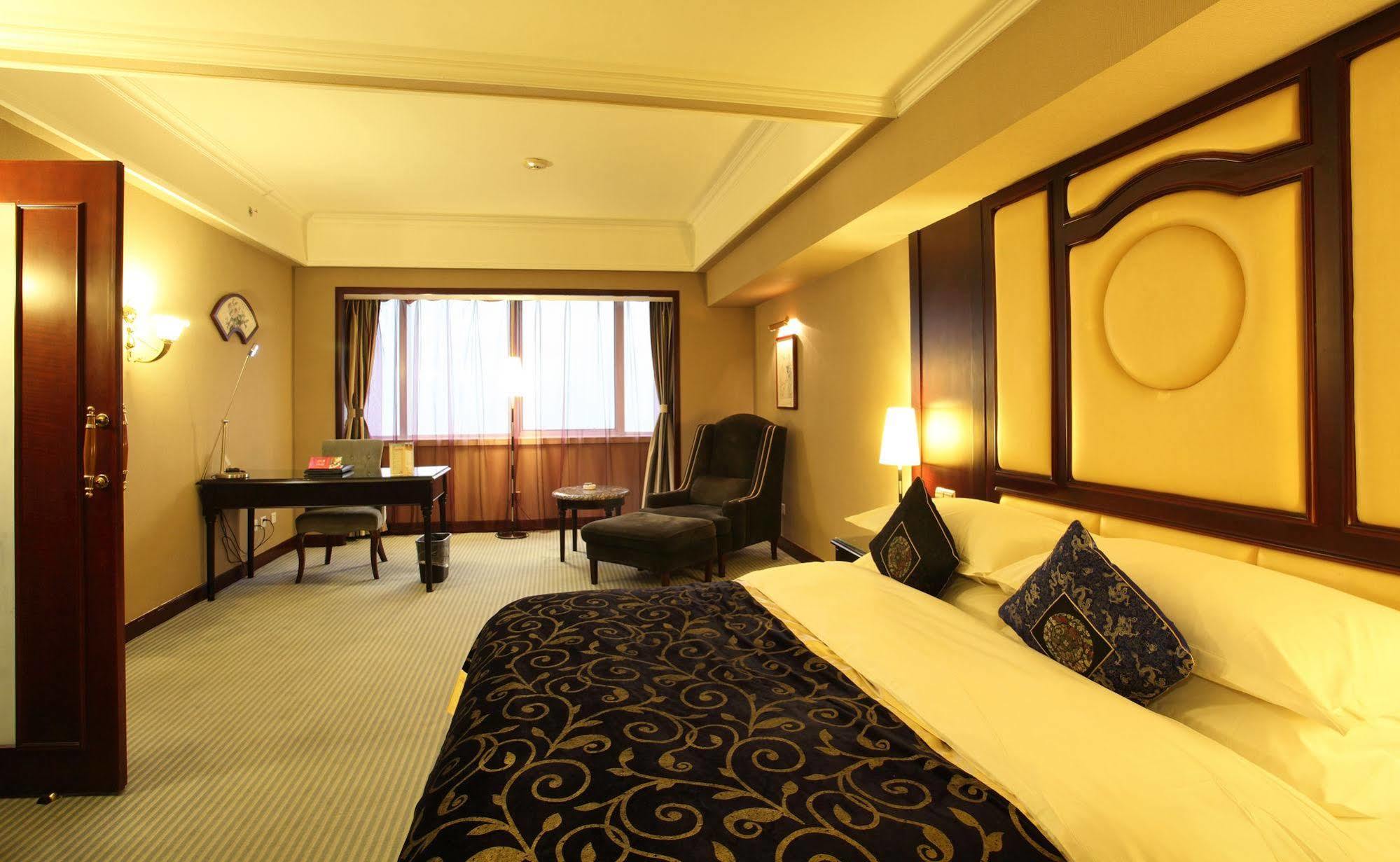 ז'נגז'ו Weilai Conifer Hotel מראה חיצוני תמונה